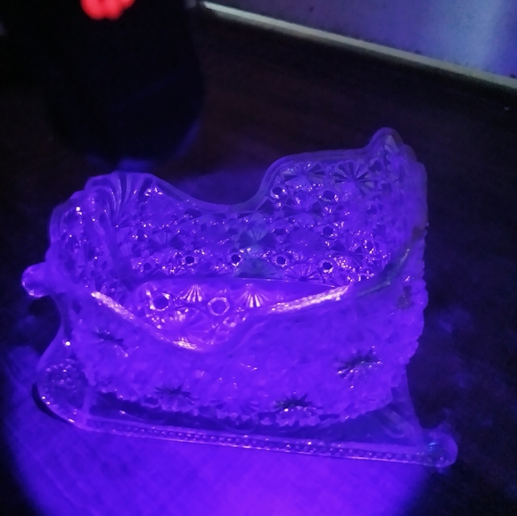 Vintage Sleigh Centerpiece - Picture 2 of 3